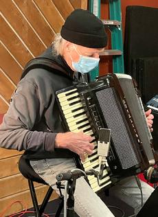 The great Don Stille plays accordion on Frank Lamphere's "Now, That's Amore!" album